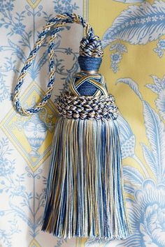 キータッセル  (1本) Drapery Tiebacks, French Curtains, Tassel Curtains, Diy Tassel, Gold And Blue, Designer Drapes, Tea Box, Silk Ribbon Embroidery, Tassel Fringe