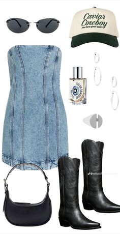 Black Boots Outfit Summer, Cowgirl Outfits Concert, Country Concert Outfit Denim, Denim Cowgirl Outfit, Denim Boots Outfit, Denim Dress Outfit Ideas, Boots Outfit Summer, Outfit Cowgirl, Denim Cowgirl