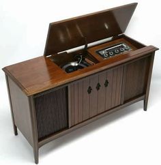 an old fashioned record player in a wooden case