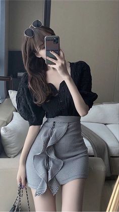 Fashion Outfits 2022, Skirt And T Shirt, Fancy Short Dresses, Rok Mini, Fashion Terms, The Word Love, 90s Fashion Outfits, Mini Dress Fashion