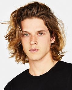 Men's shoulder length surfer hairstyle. This hairstyle was included in the article: How To Style Thick, Wavy & Unruly Men’s Hair, on MensFlair.com Hairstyles For Men 2023, Shoulder Length Hair Men, Mens Mid Length Hairstyles, Half Long Hair, Shoulder Length Wavy Hair, Waves Hairstyle Men