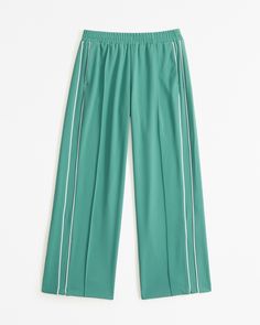 Mid rise, wide leg pants in a drapey rayon fabric, featuring a pull-on style elasticated waistband and functional pockets. Casual Green Pants With Elastic Side Panels, Green Wide Leg Pants With Side Pockets, Spring Pants With Elastic Side Panels And Relaxed Fit, Green Wide Leg Pants With Elastic Waistband, Green Wide Leg Pants With Elastic Waistband For Loungewear, Spring Wide-leg Pants With Elastic Side Panels, Spring Sweatpants With Elastic Side Panels, Green Relaxed Fit Wide-leg Sweatpants, Green Wide-leg Sweatpants With Relaxed Fit