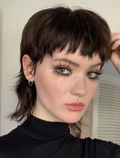 Short Punk Hair, The Trend Spotter, Androgynous Hair, Layered Hairstyles, Hair Inspiration Short, Shot Hair Styles, Voluminous Hair