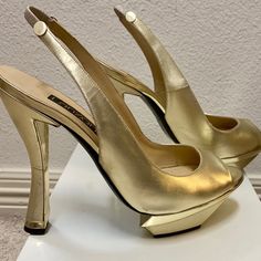 Lanzoni & B. Italian Leather Open Toe Sling Back Platforms In Platino/Light Gold-Size 37 Or 6.5/7-Worn Only Once-Rare Find! Great Condition! With Original Box! Purchased At Gregory’s Las Vegas Designer Gold Slingback Pumps For Evening, Designer Gold Slingback Pumps For Formal Occasions, Designer Gold Slingback Pumps With Heel Strap, Designer Fitted Slingback Pumps, Luxury Gold Open Toe Slingback Pumps, Luxury Gold Slingback Pumps With Open Toe, Designer Fitted Slingback Heels, Luxury Gold Slingback Pumps For Spring, Luxury Fitted Slingback Pumps For Summer