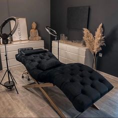 a black chaise lounge chair sitting in a living room