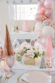 Dive into this elegant bridal shower table setting 🌸✨. With its bright daylight filtering through star-shaped window decorations, vintage-style pink glassware, gold-rimmed plates, and lush floral arrangements, this setup is simply festive and enchanting. The pink and silver decorative trees and balloon garland add a playful touch 🎈🌟. Perfect #BridalShowerIdeas & #WeddingCenterpieces inspiration! #WeddingIdeas #TableDecor #CelebrateInStyle Lemon Dinner, December Baby Shower Ideas, January Baby Shower, Pink Tablescape, Winter Party Themes, Christmas Bridal Showers, Winter Baby Shower Themes, Nevada Wedding, January Baby