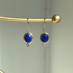 14KT Yellow Gold Oval Blue Lapis Gemstone Earring Charms with Detailed Frame on Shepard Hook Length: 29 including bail Width: 10mm Flat backside  1 pair Approx 2 grams Stamped 14K Charming oval, blue lapis charms w/ yellow gold bail + detailing! Pendant also available  Please let us know if you have any questions. Thank you, Legacy Saint Jewelry Shepards Hook, Saint Jewelry, Blue Onyx, Gold Ring Designs, Earring Charms, Onyx Earrings, Blue Lapis, French Wire, Drop Earring