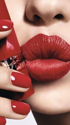 Red Lipstick Shades, Perfect Red Lips, Lipstick Nails, Creme Anti Age, Kissable Lips, Hot Lips, Lip Art