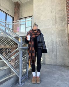 Nyc Winter Outfits, Chicago Outfit, Look Boho Chic, Nyc Outfits, Colorado Outfits, New York Outfits, Winter Fashion Outfits Casual, Outfit Chic, Cold Outfits