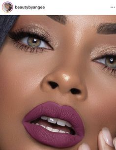 Purple Lipstick Makeup, Dark Purple Lips, Purple Lip Gloss, Lipstick For Dark Skin, Everyday Makeup Tutorials, Learn Makeup, Purple Lipstick