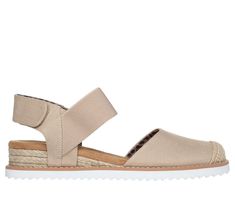 BOBS Desert Kiss - Sun Shining | SKECHERS Closed Toe Summer Shoes, Skechers Sandals, Breezy Style, Shoe Technology, Skechers Memory Foam, Sun Shining, Closed Toe Sandals, Wide Shoes, Amazing Ideas