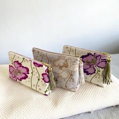 Looking for an accessory that combines elegance and practicality? Our floral makeup bags are designed to transform your beauty routine with a chic touch. Each piece is crafted with a beautiful unique floral design that adds a touch of freshness and sophistication to your accessory collection. With a well-organized interior design, these bags allow you to keep all your beauty products tidy and at hand. Ideal for use at home or to take with you on your daily adventures. Exclusive limited edition d Feminine Rectangular Bag With Zipper Pouch, Purple Rectangular Cosmetic Bag With Zipper, Feminine Zipper Pouch Cosmetic Bag, Purple Zipper Pouch Cosmetic Bag For Personal Use, Feminine Rectangular Cosmetic Bag With Zipper, Feminine Rectangular Cosmetic Bag, Feminine Bags With Zipper Pouch For Daily Use, Zipper Pouch Cosmetic Clutch, Feminine Zipper Pouch Cosmetic Bag For Daily Use