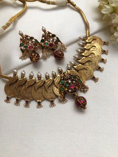 This piece requires over 2 months to complete. If ready sooner, we'll ship earlier. Antique Pearl Necklace, Indian Room, Haram Designs, Tantra Art, Gold Haram, Classic Jewellery, Delicate Gold Jewelry, Gold Jewellry