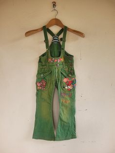 VTG Grand Groubd Denim Latzhose Baby Overall. Stickerei Denim Overall. Markengröße: S (5) 110cm-115cm Taille: 64 cm Hüftumfang: 72cm Lange Länge: 86 cm Material: Baumwolle und Denim Zustand: Sehr guter Zustand Hergestellt in China ❤️❤️Danke❤️❤️ Christmas Baby Clothes, Overalls Vintage, Embroidery Denim, Baby Overall, Clothes Jeans, Jeans Overall, Vintage Baby Clothes, Baby Overalls, Baby Christmas Outfit