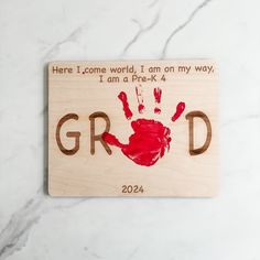 a wooden plaque with a handprint on it that says, here i come world, i am on my way, i am a pre - k 4 grade