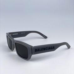 NEW Balenciaga BB0261SA 004 Grey Grey Rectangle Unisex Sunglasses Brand: Balenciaga Model: BB0261SA Color Code: 004 Gender: Men/Unisex Year: 2023 Frame Colour: Grey Frame Shape: Rectangle Frame Style: Full Rim Frame Material: Recycled Acetate Lens Material: Plastic Lens Color: Dark Grey Lens Protection: Category 3 Size: 57X17X145 100% UV Protection Made in Italy. FULL RETAIL PACKAGE with all accessories: case, cloth and all paperwork. 100% AUTHENTIC! Adjustable Rectangular Sunglasses With Gradient Lenses, Adjustable Rectangular Sunglasses With Polarized Lenses, Gray Sunglasses With Mirrored Square Frame, Gray Sunglasses With Mirrored Lenses And Square Frame, Gray Square Frame Sunglasses With Mirrored Lenses, Rectangular Glass Sunglasses With Tinted Lenses, Gray Mirrored Square Frame Sunglasses, Balenciaga Model, Balenciaga Sunglasses