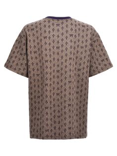 Jacquard patterned cotton blend T-shirt, front pocket, crew neck, short sleeves. Composition: 90% cotton, 10% acrylic Americana Aesthetic, College T Shirts, Japanese Textiles, Jacquard Pattern, Leather Accessories, Textile Design, Shirt Sleeves, Front Pocket, Graphic Prints