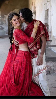 Couple Indian Outfits, Saree Poses With Boyfriend, Simple Hindu Wedding, Aesthetic Couple Shoot, Sun Elf, Relationship Values, Anime Sweet Couple, Hindu Marriage, Indian Romantic