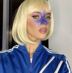 Bleach Blonde Halloween Costumes, Bob Haircut Halloween Costume, Blonde Easy Halloween Costumes, Violet Beauregarde Costume Makeup, Cosplay For Blondes, Halloween Costumes For Short Blonde Hair, Blonde Character Costumes, Platinum Blonde Halloween Costumes, Blonde Characters Halloween Costumes