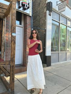 5 Summer Night Out Formulas - by Ilana Torbiner European Summer Outfits, Street Style Grunge, Normal Clothes, Outfit Formulas, Summer Attire, Trending Fashion Outfits, Summer Night, Basic Outfits, Casual Style Outfits