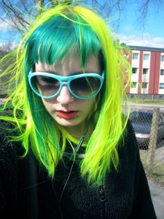 Neon Green Hair, Neon Hair, Dyed Hair Inspiration, Bright Hair, Alternative Hair, Yellow Hair, Dye My Hair, Hair Inspiration Color, Cut My Hair