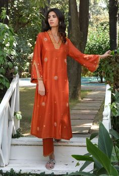 Orange Dupatta, Long Blouse Designs, Silk Kurti Designs, Desi Dress, Embroidery Fashion Detail, Fancy Sarees Party Wear, Womens Trendy Dresses, Kurti Designs Latest