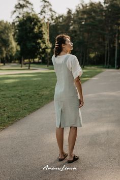 A linen apron dress JADE combines boho style with trendy casual chic. This versatile piece is your ultimate fall fashion must-have for 2023. Its earthy tones and rustic texture perfectly capture the fall aesthetic, making it ideal for back-to-school or work outfits and stylish fall gatherings. Whether you're heading to a party, an evening with friends, or a cozy family gathering, it promises an on-trend look for your fall outfits. Elevate your capsule wardrobe and ejoy free shipping over 100$! Fitted Sleeveless Pinafore Dress For Summer, Summer Daywear Knee-length Linen Dress, Summer Knee-length Linen Daywear Dress, Knee-length Linen Dress For Summer Daywear, Knee-length Linen Summer Dress For Day Out, Summer Knee-length Linen Dress For Daywear, Knee-length Linen Summer Dress With Buttons, Summer Knee-length Linen Dress With Buttons, Summer Knee-length Linen Dress For Day Out