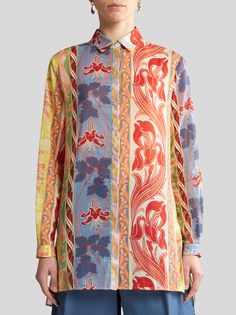 Long straight-cut shirt in cotton voile with decorative ETRO Summer print. This model features a longer hem at the back.• Regular fit• Classic collar• Long sleeves• Working cuffs• Button closure• Made in Italy• The model is 5’10” (178 cm) tall and wears a size 40 (IT) • 100% cotton Denim Sweatshirt, Poncho Jacket, Campaign Fashion, Cut Shirt, Model Features, Denim T Shirt, White Coral, Coral Red, Runway Collection