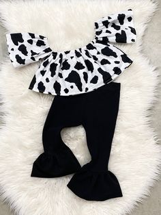 The listing is for animal print long sleeves crop top and black belle bottoms. Boho Outfits Black, Animal Print Crop Tops, Cow Birthday Parties, Teen Pregnancy, Cow Birthday, Perfect Leggings, Birthday Party Outfits, Theme Birthday Party, Cow Girl