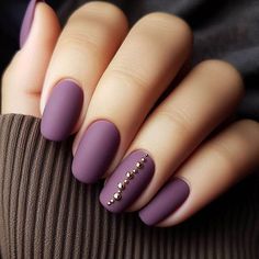 Simple Nail Designs Matte, Elegant Nails Matte, Plum Nail Ideas, Plum Nails With Design, Simple Matte Nails, Dark Purple Nails, Nails Painted, Plum Nails