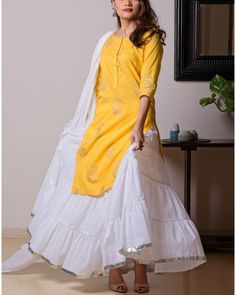 Chandani Chowk, Modern Traditional Outfits, Haldi Function Dress, Kurti With Skirt, Kurta With Skirt, Blouse Accessories, Kurti Skirt, White Kurti, Kurta Skirt