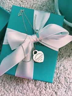 Tiffany Necklace Aesthetic, Tiffany And Co Aesthetic, Colar Tiffany E Co, Designer Wishlist, Cartier Watches Women, Shark Tooth Necklace