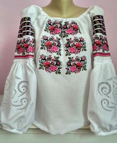 Blusa stile ucraino bella camicetta ricamata con camicetta di | Etsy Ukrainian Blouse, Vita Kin, Ukrainian Vyshyvanka, Ukrainian Style, Linen Layers, Embroidery Shirt, Hippie Tops, Kurti Designs Party Wear, Shirt Embroidery