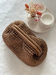 ELEGANT HIGH QUALITY CLUTCH 🛍️🛍️🛍️ ✨ Crochet Metallic  Clutch Bag is knitted with metallic yarn. ✨ The interior of the raffia bag is  lined with satin and has a hidden metal lock. ✨ Suitable for use as handbag, make-up bag, evening bag, or party bag ✨ You can use it day and night, with you stylish or casual outfits. ✨ A lining of the appropriate color is sewn into the handmade metallic hand bag SİZE : Width: 28 cm Height: 18 cm Depth: 14cm ( Measurements may differ by 1-2 cm depending on the Metallic Clutch Bag, Metallic Clutch, Design Bags, Woman Bag, Metallic Party, Wedding Clutch, Metallic Yarn, Raffia Bag, Women Bags Fashion