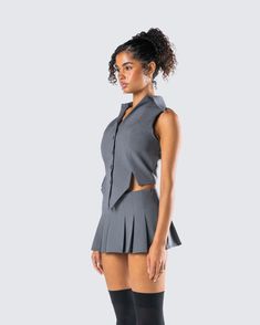 Not your average top 👀 You were born to stand out - add some flavor to your style with this unique charcoal, vest-style shirt. Steppin' out, steppin' up 😜 Gray Fitted Edgy Tops, Edgy Fitted Gray Tops, Edgy Fitted Tank Top For Fall, Fitted Gray Vest Top, Edgy Fitted Vest For Workwear, Edgy Fitted Spring Vest, Edgy Sleeveless Tops For Workwear, Casual Fitted Party Vest, Baby Ballerina