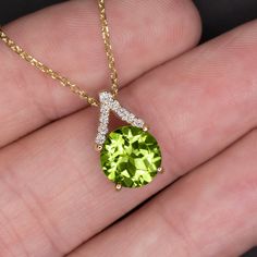 PERIDOT NATURAL DIAMOND PENDANT 14K YELLOW GOLD NECKLACE GREEN AUGUST BIRTHSTONE Ivy & Rose Peridot Necklace Vintage, Leo Signs, Filigree Wedding Band, Vintage Engagement Ring Settings, Peridot Color, Bright Pop, 14k Yellow Gold Necklace, Peridot Jewelry, Peridot Earrings