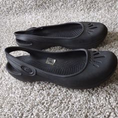 A Gently Used Pair Of Shoes! There Is No Damage (Rips,Snags,Stains,Etc) Reasonable Offers Accepted Instantly! Bundle & Save! Bundle Deals Will All Arrive In The Same Package. Items Are Pallet Pulls And May Have Sticker Residue Or Missing The Original Stickers! Products Are Not Used!! Shipping Is By Weight And The Prices Are Preset By The Selling Platform. All Clothing Is Washed Unless They’re New With Tags Then They Are Disinfected. Casual Slingback Pumps With Round Toe, Casual Black Open Toe Slingback Pumps, Black Slingback Sandals With Ankle Strap And Rubber Sole, Black Slip-on Slingback Sandals With Rubber Sole, Comfortable Black Flat Slingback Sandals, Casual Synthetic Slingback Pumps With Ankle Strap, Comfortable Black Slingback Sandals With Round Toe, Casual Black Slingback Pumps With Ankle Strap, Casual Black Ankle Strap Slingback Pumps