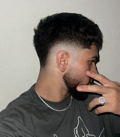 Low fade haircute. Best hairstyle for men. Bust Fade Haircut, Edge Up Haircut, Burst Fade Buzz Cut, Best Haircut For Boys, Short Burst Fade, Burst Fade Taper, Burst Fade Straight Hair, Mid Burst Fade, Low Fade Haircut Mens