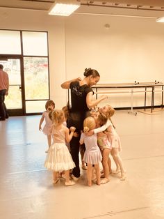 Teaching Dance Aesthetic, Baby Ballet Class Ideas, Aesthetic Dance Pictures, Dance Teacher Aesthetic, Kids Dancers, Teaching Ballet, Childrens Ballet, Teaching Dance, Dance Coach