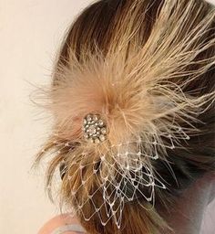 DIY wedding hairpiece – SheKnows Diy Fascinator, Dance Hair, Hair Accessories Diy, Hair Scarf Styles, Dance Hairstyles, Feather Hair, Feather Crafts, Diy Bridal, Metal Hair Clips