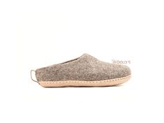 Woollyes Indoor Open Heel Slippers in Natural Brown are designed for those who appreciate quality and comfort. Perfect for indoor wear, these slippers provide excellent breathability and moisture control, ensuring your feet stay comfortable throughout the day. The suede leather sole offers stability on any indoor surface, making each step feel secure and supported. These slippers are made with care, free from pollutants, making them a great choice for individuals with sensitive skin. By choosing Felt Wool Slipper, Wool Slippers, Open Toed Heels, Heel Slippers, Natural Brown, Timeless Style, Unisex Fashion, Wool Felt, Suede Leather