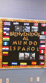 a bulletin board with many different flags on it in a school gym area that reads, bevendos al mundo es grano