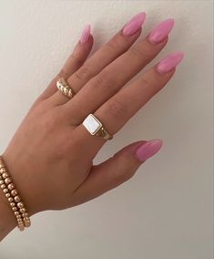 light pink acrylic nails almond shape classy nail ideas simple nails clean girl aesthetic gold jewelry gold rings summer jewelry summer nail ideas round acrylic nails #acrylicnails #summernails #pinknails #goldrings Pink Acrylic Nails Almond Shape, Nail Ideas Round, Pink Acrylic Nails Almond, Round Acrylic Nails, Classy Nail Ideas, Pink And Gold Nails, Nails Clean Girl, Light Pink Acrylic Nails, Jewelry Gold Rings