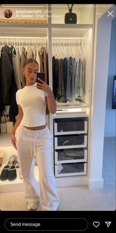 Outfit For College Summer, Casual Luxury Aesthetic, Fitting Room Pics, Clean Girl Streetwear, Summer College Fits, Clean Outfits For Women, It Girl Aesthetic Outfit, Casual Wear Aesthetic, Simple Comfy Outfits