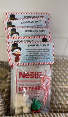 The perfect holiday gift ! Snowman soup kit ready to go.   Contains one hot chocolate mix packet, Mini marshmallows, mini candy cane and two Hershey kisses along with a cute snowman soup card stock topper to the top with instructions. Preschool Xmas Gifts, Hot Cocoa Class Gift, Hot Cocoa Goodie Bags, Hot Chocolate Kits For Kids, Hot Chocolate Treat Bags, Hot Chocolate Cups Gift, Hot Cocoa Packet Gift Ideas, Hot Chocolate Student Gift, Hot Cocoa Packet Gifts