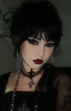 Romantic Goth Makeup Gothic Makeup Natural, Goth Makeup Wedding, Gothic Makeup Inspiration, Dark Edgy Makeup, Goth Cowgirl Makeup, Gothic Style Makeup, Goth Prom Makeup Looks, Gothic Makeup Easy