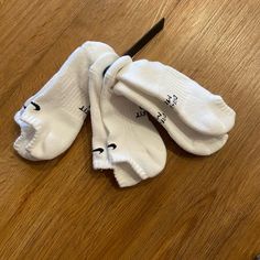 Pack Of 3 Nike Socks Brand New Size M : Women’s 6-10 , Men’s 6-8 Nike No Show Socks, White Nike Hat, White Nike Socks, Nike Gloves, Dri Fit Socks, Nike Crew Socks, Nike Headbands, Nike Max, Green Socks