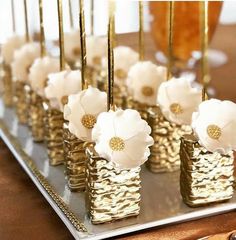 Birthday Popcakes ideas, birthday Popcakes inspo, cute birthday Popcakes, Popcakes decor ideas, Popcakes decorations inspo Dipped Strawberries Recipe, Elegant Cake Pops, Wedding Cake Cookies, Fancy Cupcakes, Wedding Treats, Chocolate Covered Treats, Oreo Truffles, Chocolate Design, Rice Crispy Treats