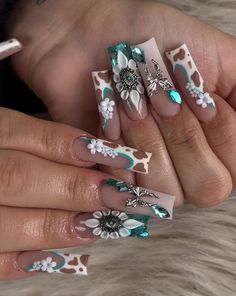 40 Cute Bling Nails You Can Easily Recreate Country Nails Acrylic, Cute Bling Nails, Vaquera Nails, Country Acrylic Nails, Mexican Nails, Bday Nails