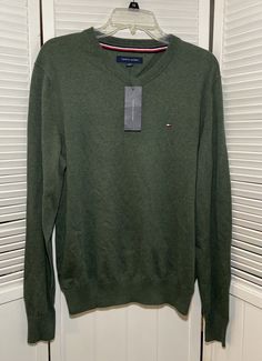 Tommy Hilfiger Mens S Olive Green V Neck Long Sl Cotton Sweater Flag Logo NWT New with Tags! Hand Measurements (approx): Height: 26" shoulder to back hem Underarm to underarm: 21" across Classic Khaki Fall Tops, Classic Khaki Tops For Fall, Casual Tommy Hilfiger Tops For Winter, Casual Tommy Hilfiger Winter Tops, Casual Winter Tops By Tommy Hilfiger, Winter Casual Tops By Tommy Hilfiger, Fitted Casual Khaki Sweater, Classic Tommy Hilfiger Tops For Fall, Tommy Hilfiger Tops For Office In Fall